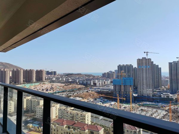 青岛崂山啤酒城佳源华府佳源华府 精装三室两厅 高楼层 空房出租 带