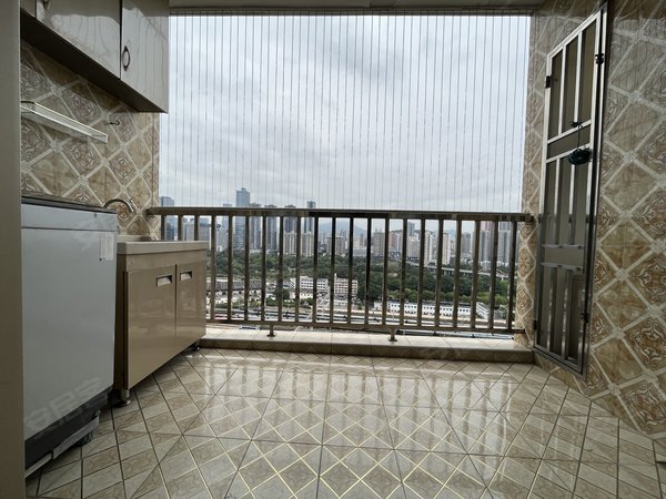 深圳罗湖笋岗田心庆云花园田心庆云花园 4室1厅1卫  电梯房 精装修94