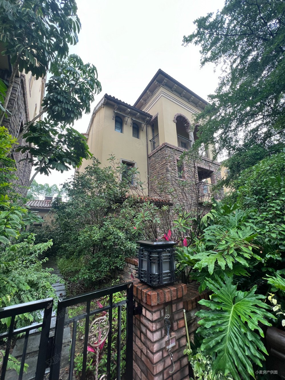 金辉淮安半岛(南区)5室4厅4卫279.97㎡南北880万