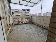南昌青山湖上海路近顺外路地铁口 3层复试送2个露台和一个阁楼出租房源真实图片