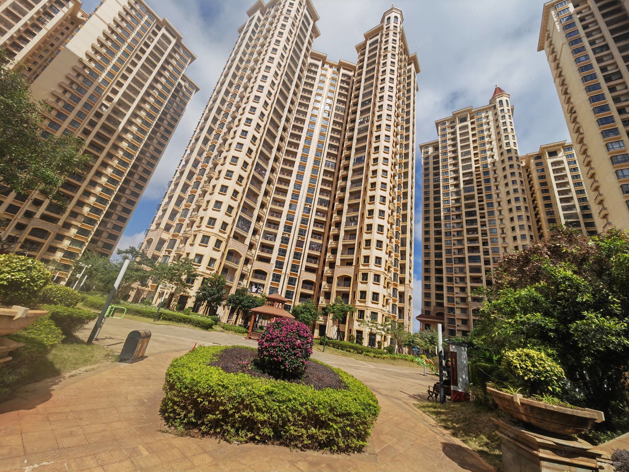 金源华庭3室2厅2卫106㎡南北50万