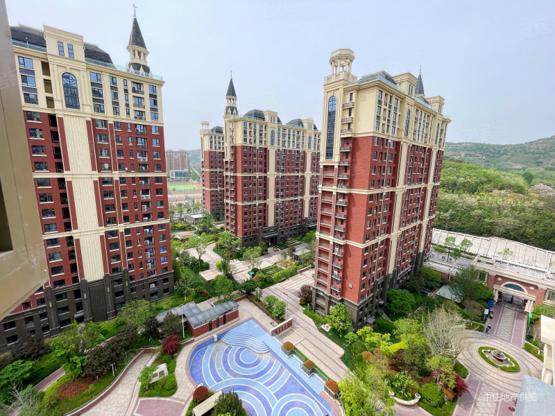 华皓英伦联邦二区5室2厅2卫211.45㎡南北635万