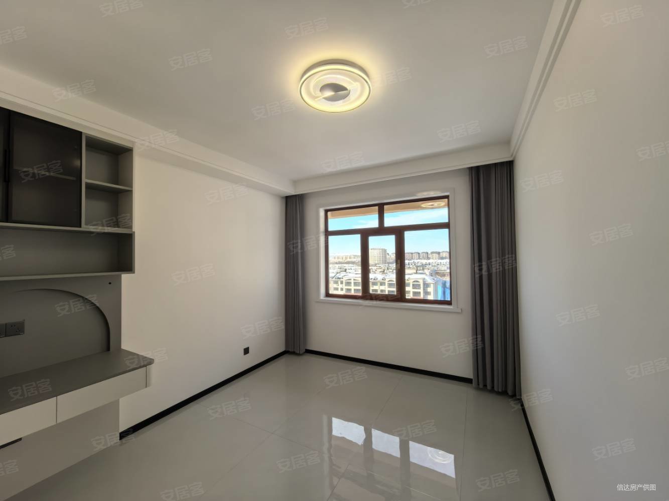 世纪嘉园3室2厅2卫141㎡南北93万