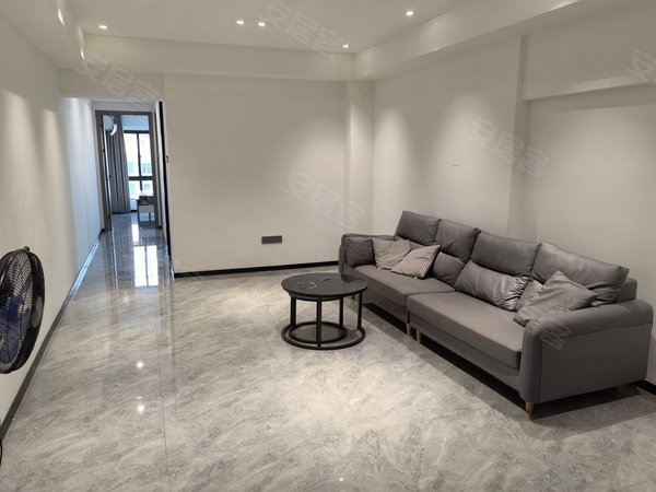 泉州石狮石狮市步行街中天国际出租中天国际精装两房租金1800价格美丽