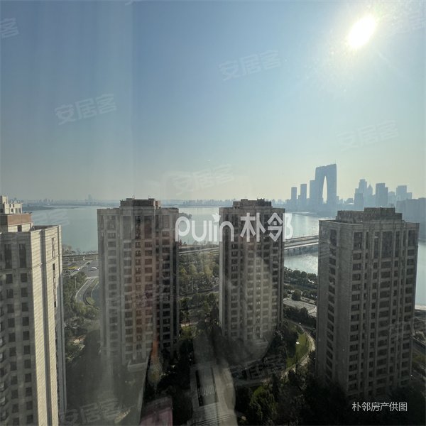 玲珑湾大平层  首次出租 保养好  有地暖 有车位