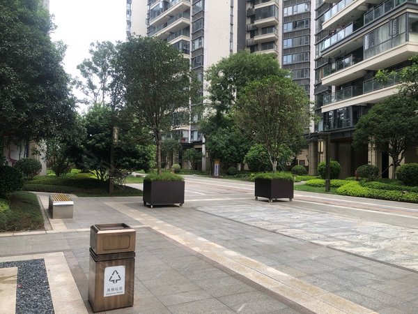 南宁青秀仙葫保利领秀广场领秀广场全新装修4房,拎包入住,租金2600
