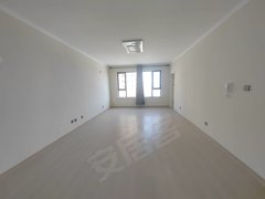喀什喀什市喀什城区东城喀什大学附近 三室两厅一卫,空房 木地板 随时看房出租房源真实图片