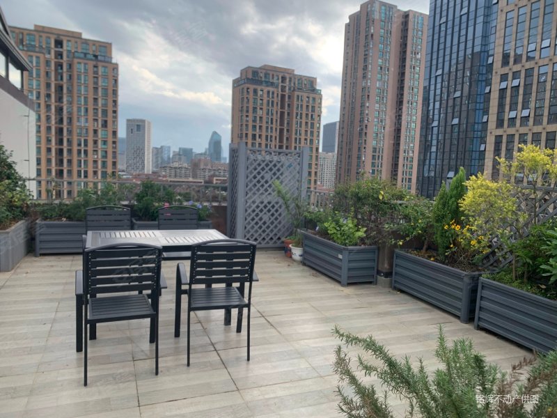 隆兴峰景苑顶复大露台花园新精装