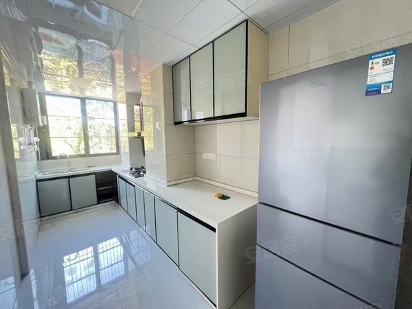 韶关武江惠民南路景泰花园景泰花园全新装修拎包入住,2房2厅1卫租2000元月出租房源真实图片
