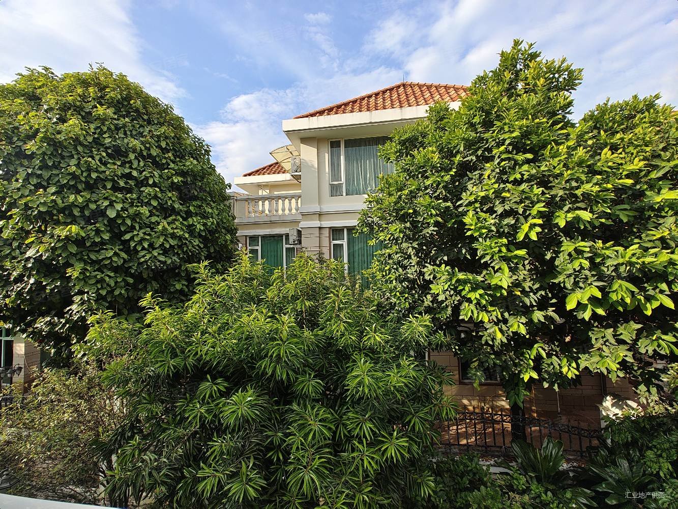 愉景花园独栋别墅身份象征占地535平虎英公园门口环境