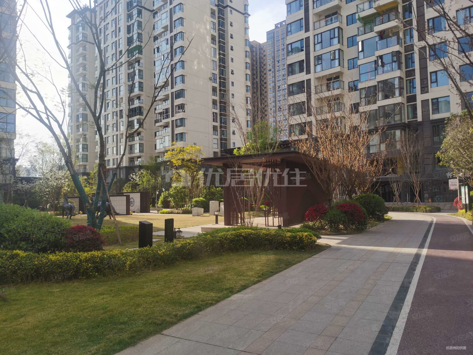 经开区核心地段君悦华府精装套三双卫拎包住带车位