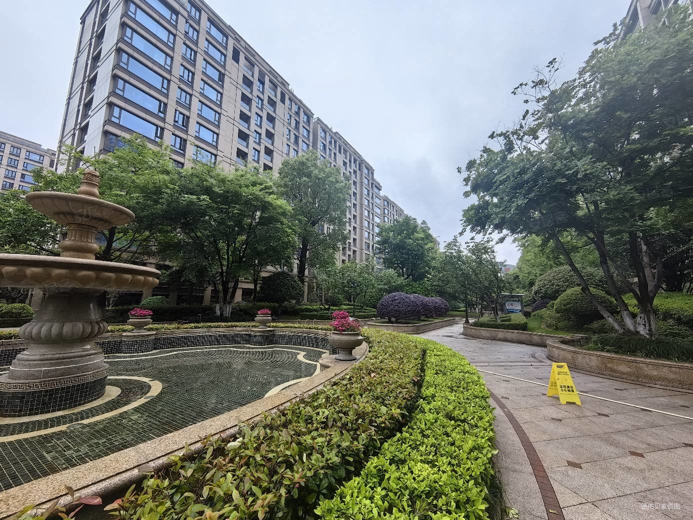 美哉美城 毛坯随性装修 赠送40方 紧邻印象城 邻近地铁口