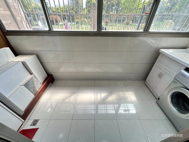 看房联系维护人郑彤 居住密度低 近医院 南北通透,天鸿公寓二手房,708