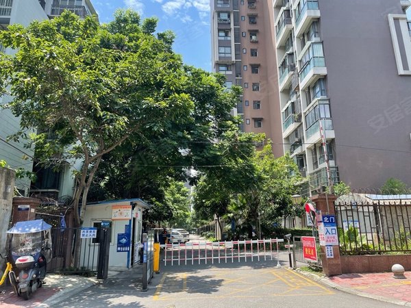 德阳旌阳城南和泰锦苑五州广场政务中心旁 电梯三室出租 带家具家电