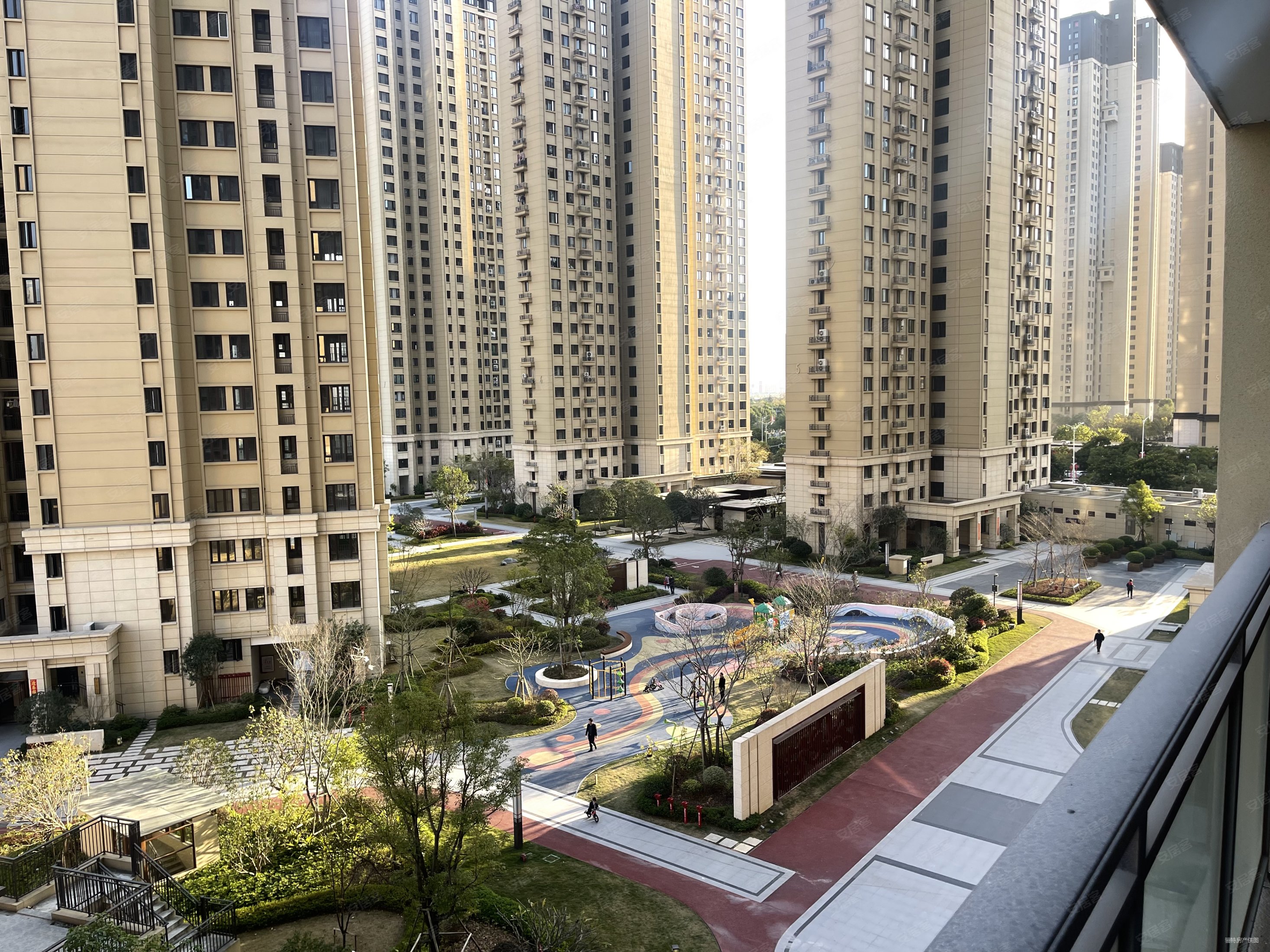 性价比高中层福泽公馆万达商圈三房两厅两卫毛坯