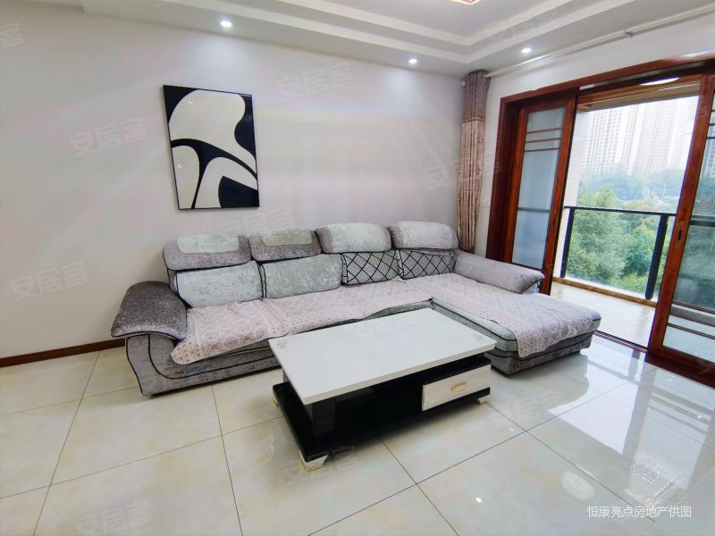 荣昌新区小高层三房两卫 五十多点家具家电齐全 还可能看河,雍景湾