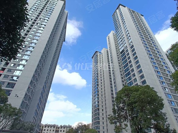 昆明盘龙火车北站俊发俊尚峰120平 3室 俊发俊尚峰