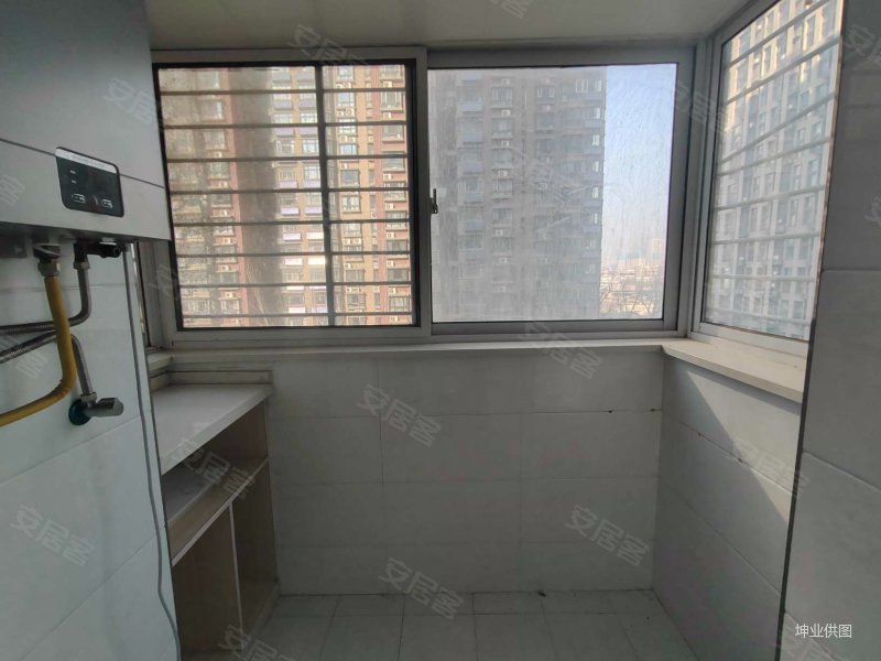 西岸国际花园(西苑) 精装修 商业配套齐全 双卫生间