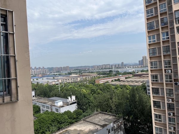 重庆璧山璧山高新区两山秀苑湿地公园旁,停车免费,随时看房,拎包入住