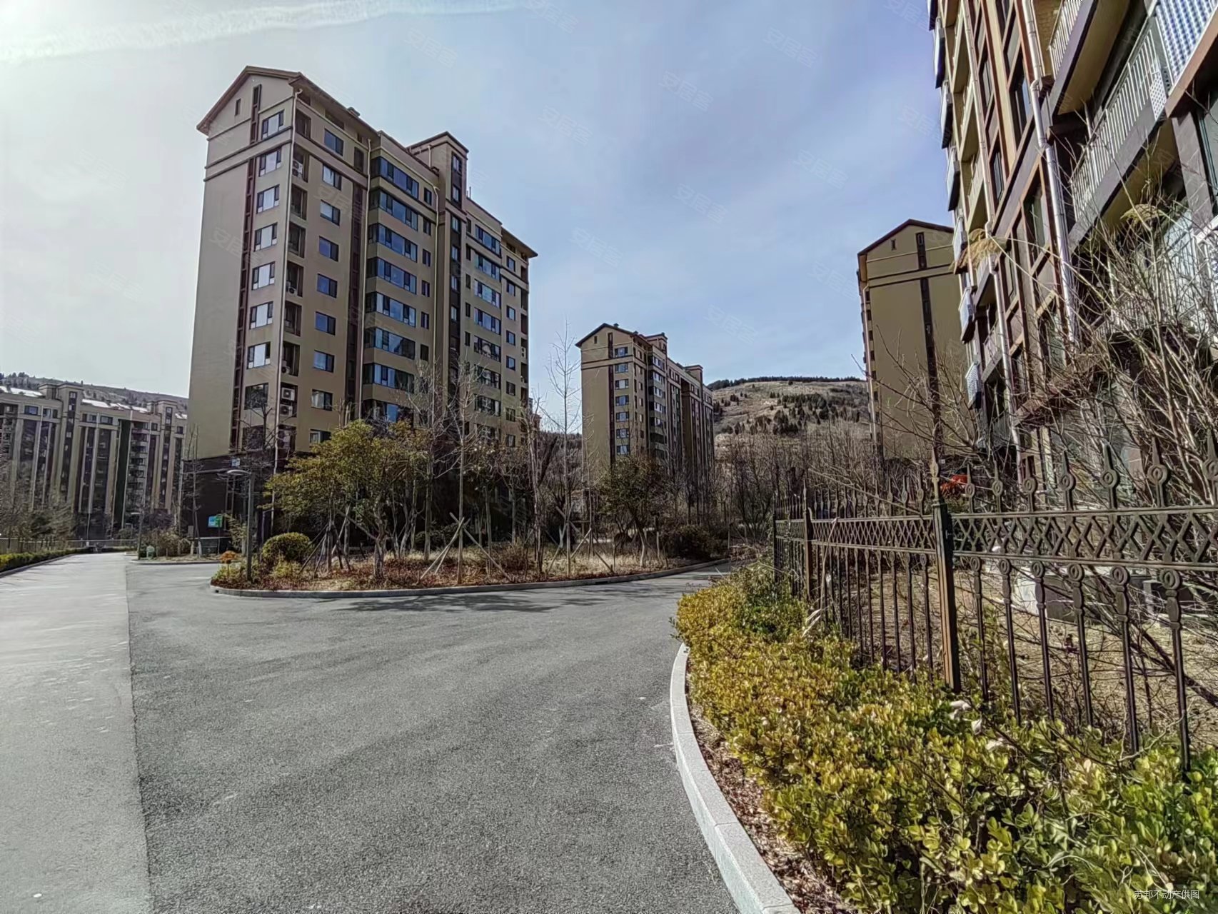 山水华府3室2厅2卫133.04㎡南435万