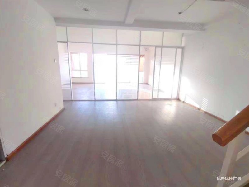 米兰国际 普装 朝向东西 2室 149平 诚心出售 价格可议