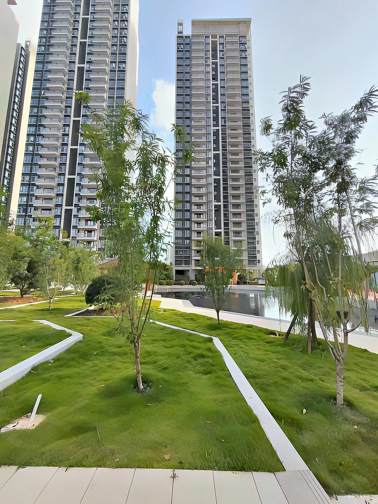 骋望珺玺江南大道富德段98号3室2厅2卫84万8253平