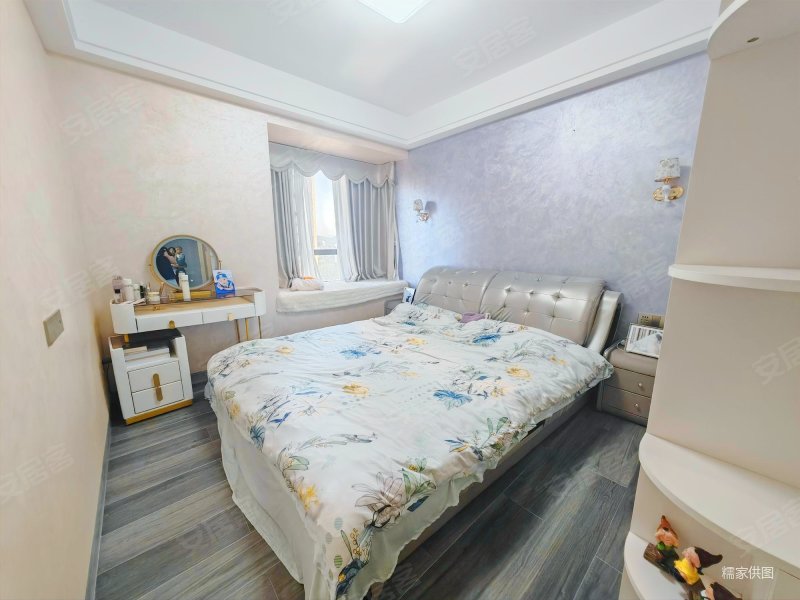 实验旁边新力珑湾朝南三房两卫次新小区满二年