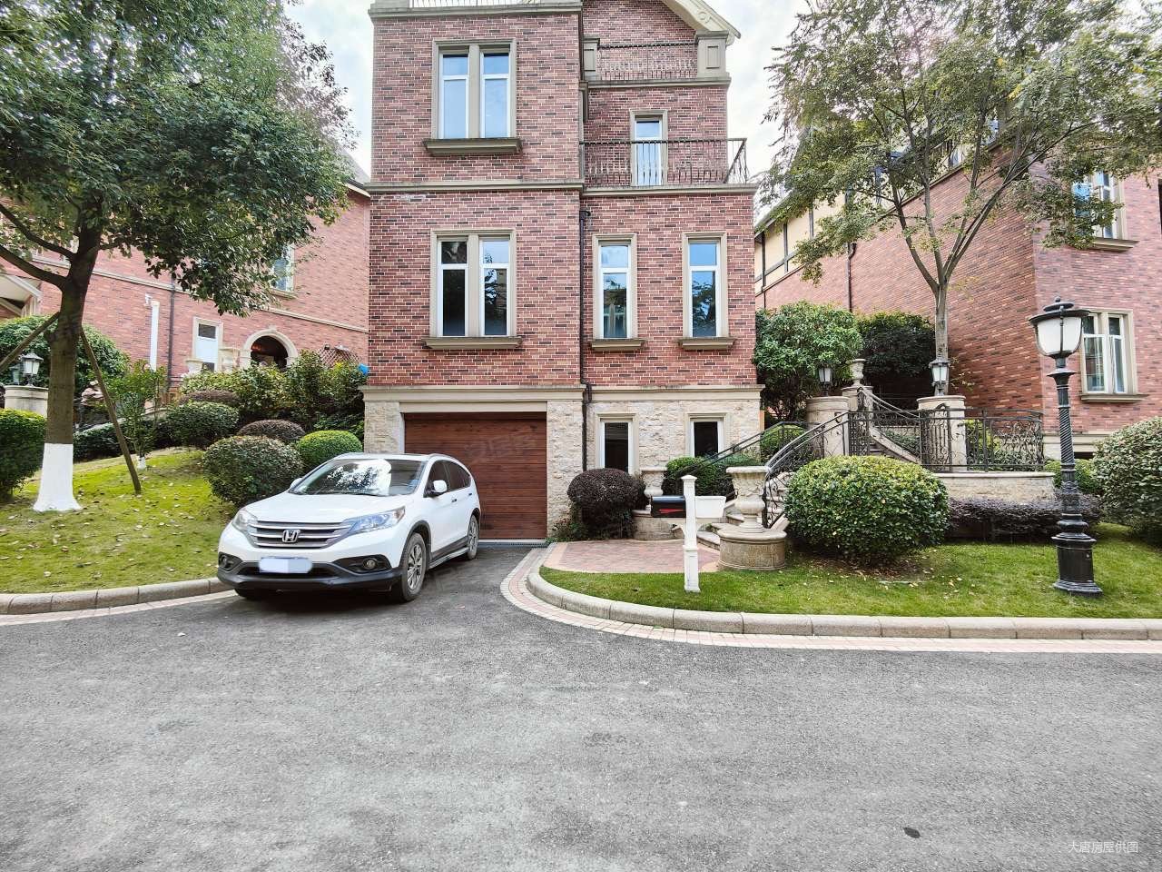 牧山丽景三期独栋带大花园满五产权清晰有电梯急卖