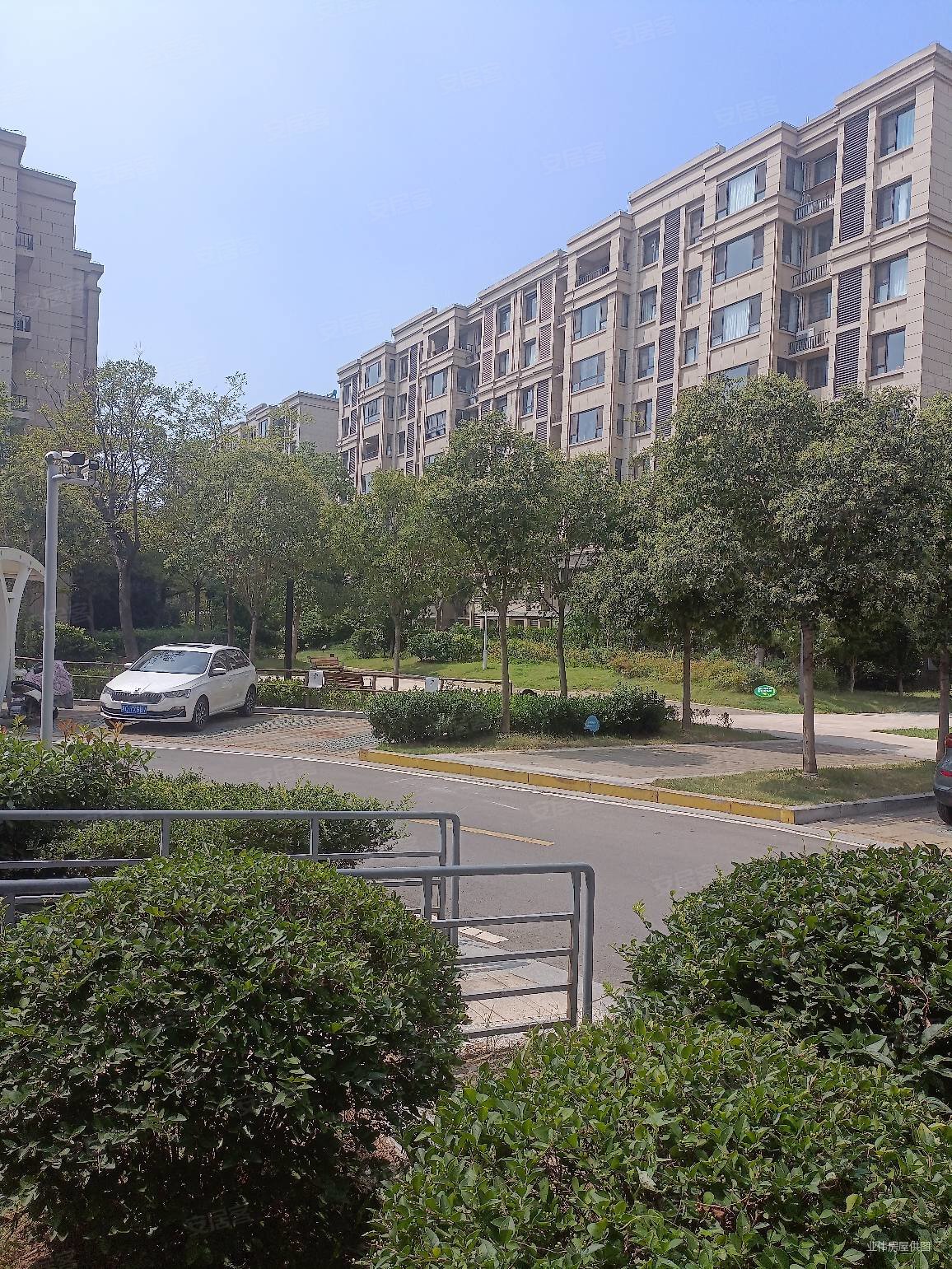 中昂朗琴3室2厅2卫109㎡南186万