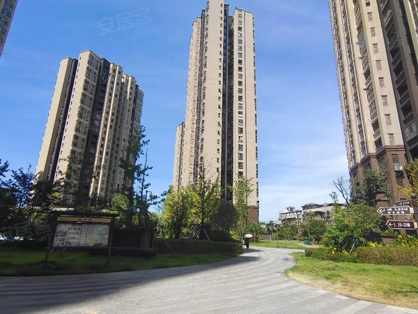重庆江北寸滩华融现代城寸滩片区,五里坪枢纽站海尔工业园旁,华融精装