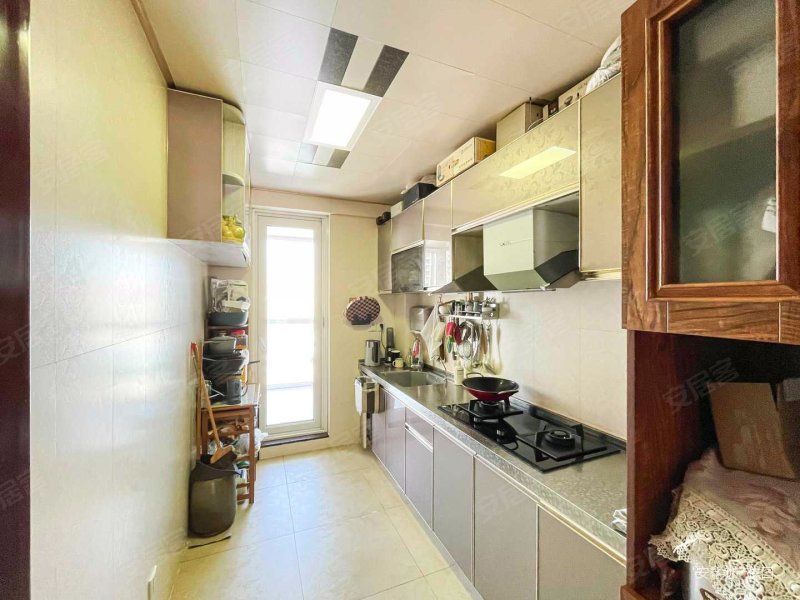 商业配套齐全 南北通透 精装修 小三房 临地铁 电梯房,润德北京公园