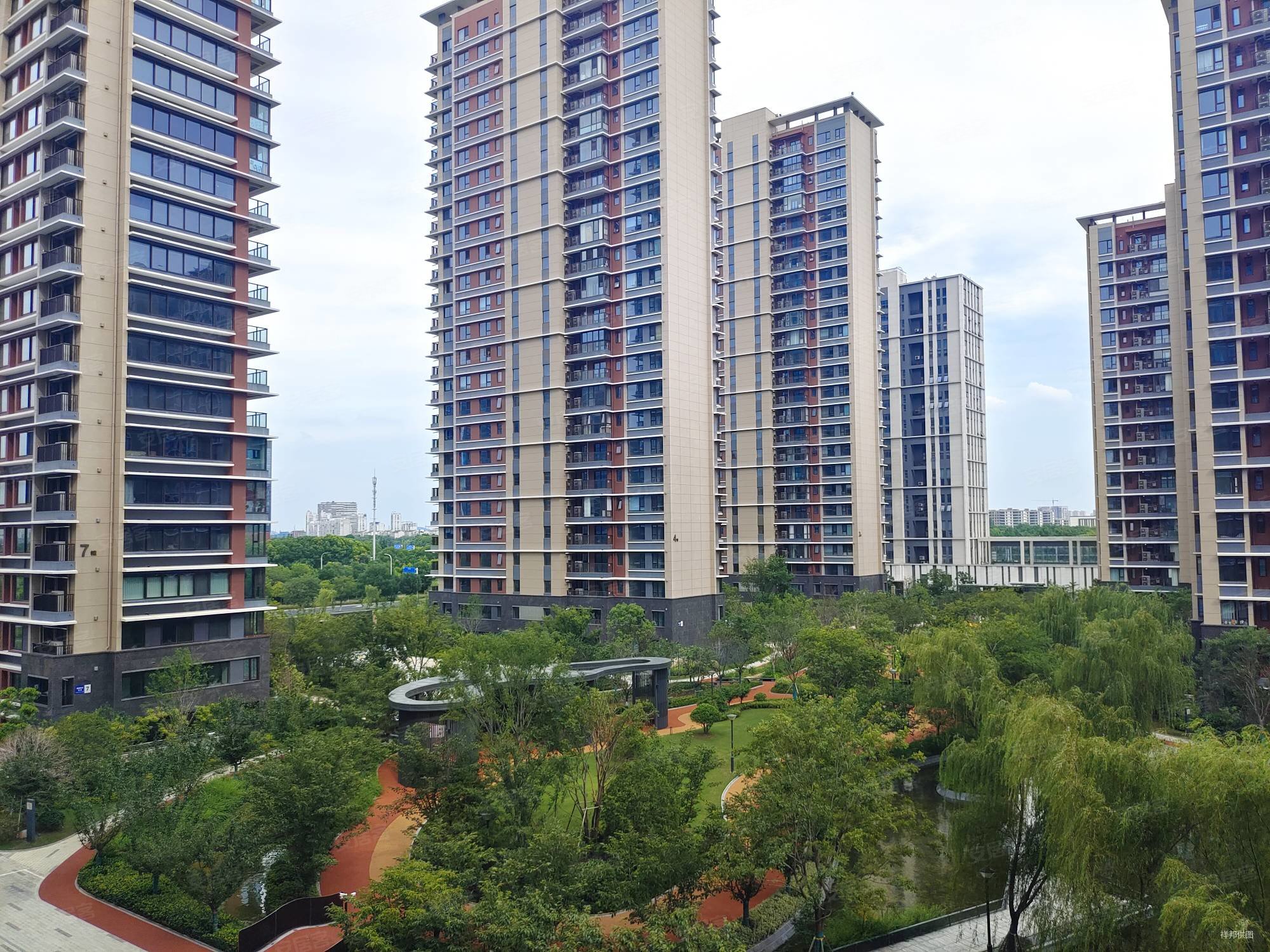 琅越龙洲4室2厅2卫143㎡南449万