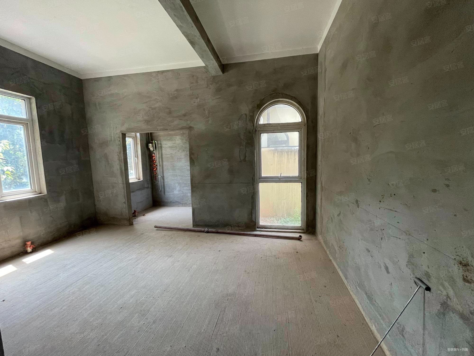 珑璟轩(别墅)4室2厅3卫169㎡南160万