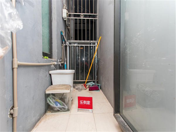 深圳龙华民治金地梅陇镇(一二三期)15平大露台,超大社区,小高层住宅