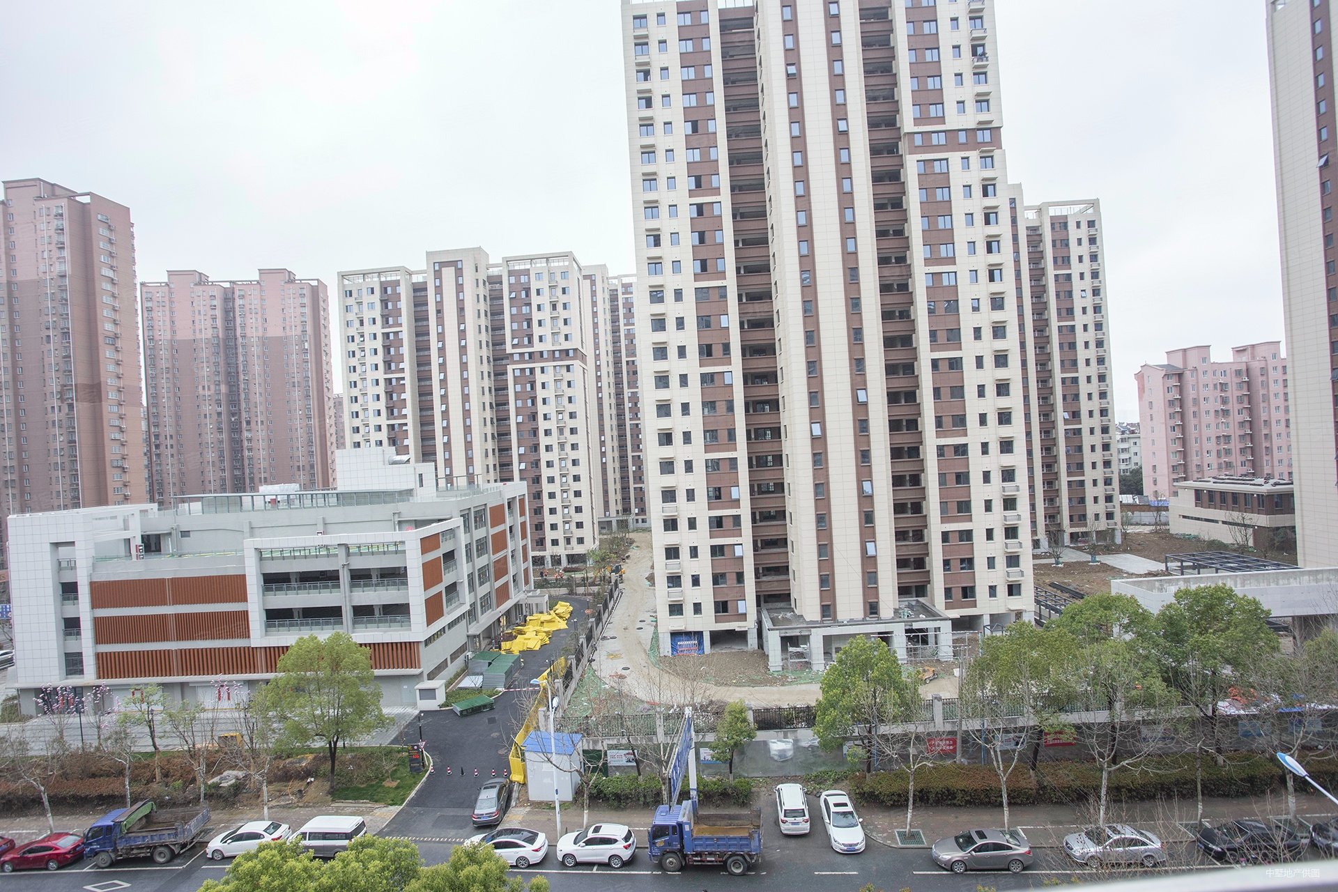 新海家园电梯四房总高11层8楼采光视野好看房约