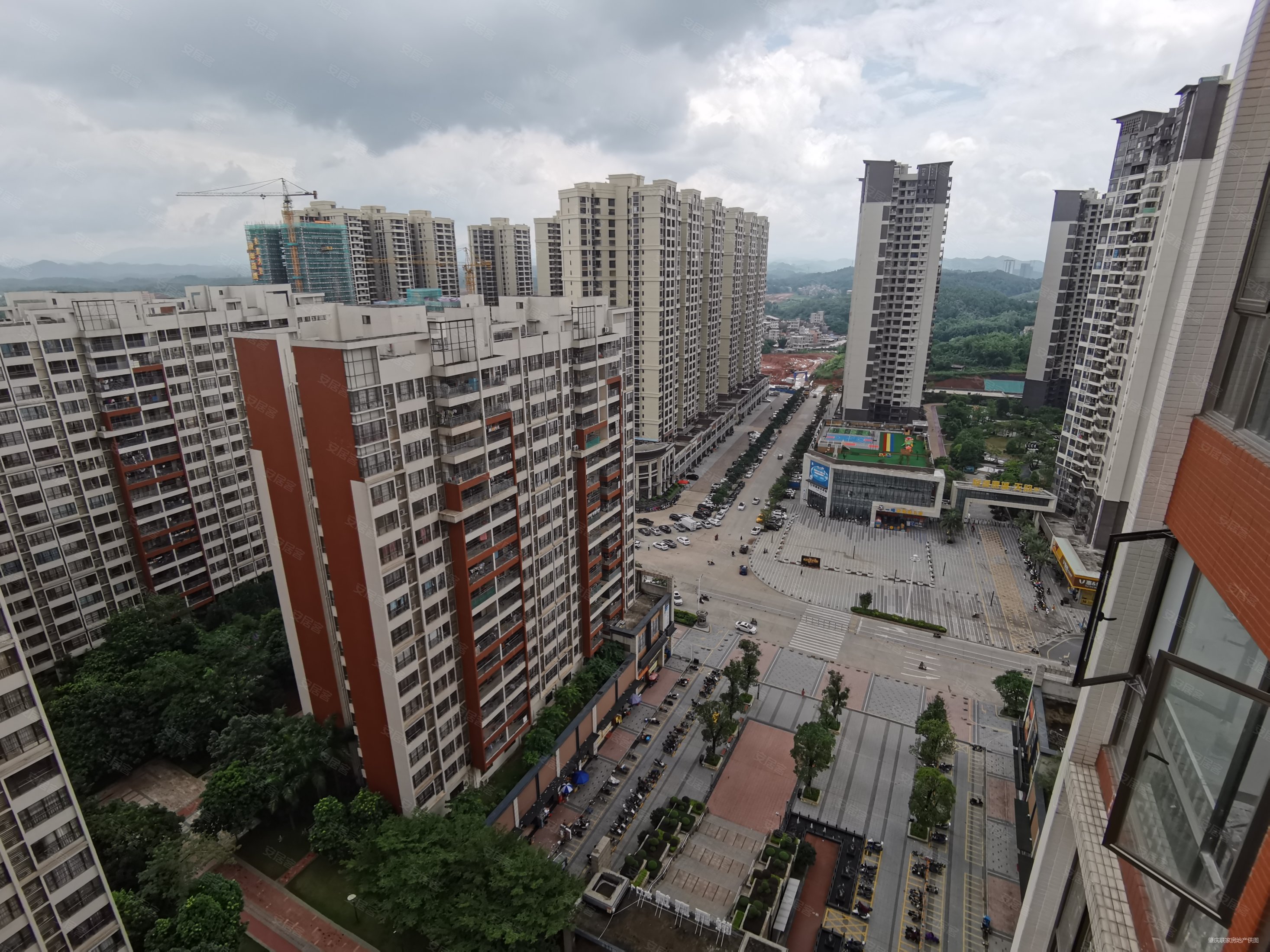 悦景康城 旺中带静路段 112平方3室两厅 仅售68万