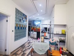 临沧临翔凤翔易成学校大门口东港商城好房出租，精装修两室带家具拎包入住，出租房源真实图片