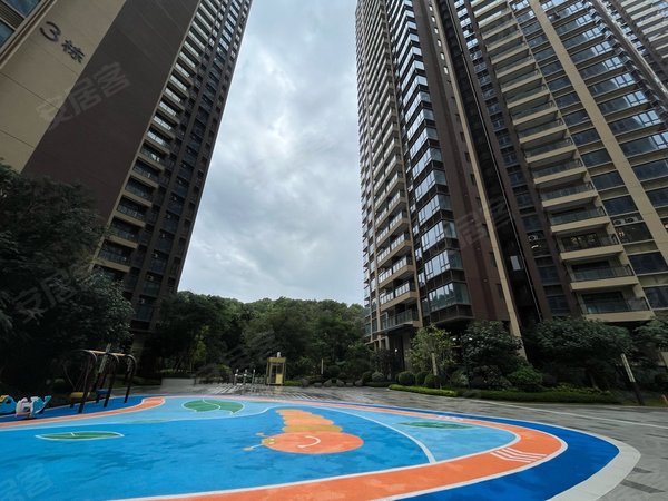 深圳龙岗大运乐城(二期)荷坳地铁口4房2厅2卫精装大户型出租出租房源