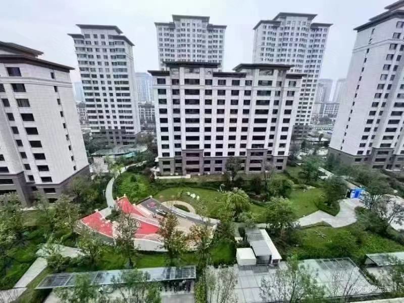 20中30小 中建和悦国际 80平米70万 送车位