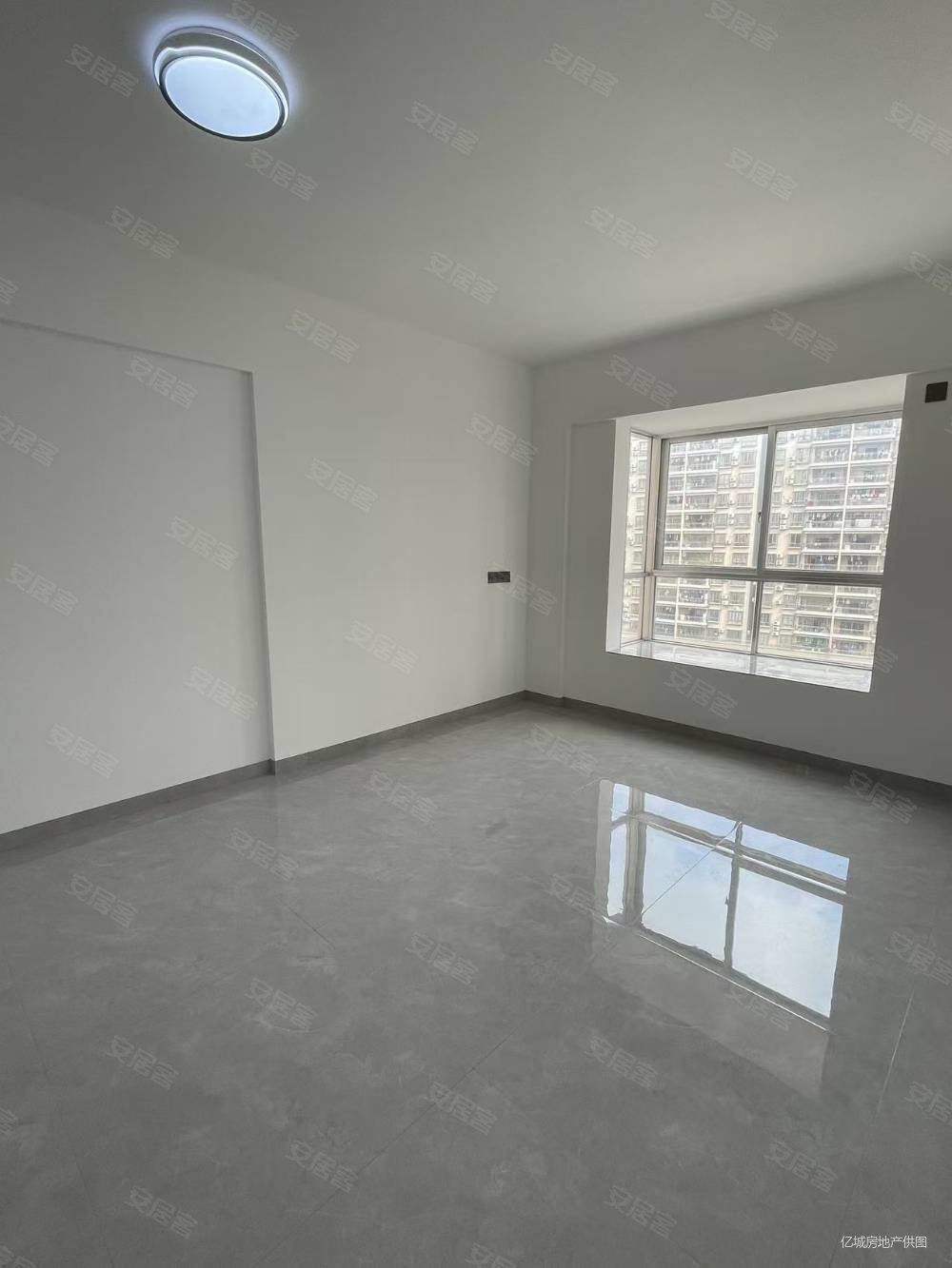 新晖雅苑3室2厅2卫116㎡北56.5万