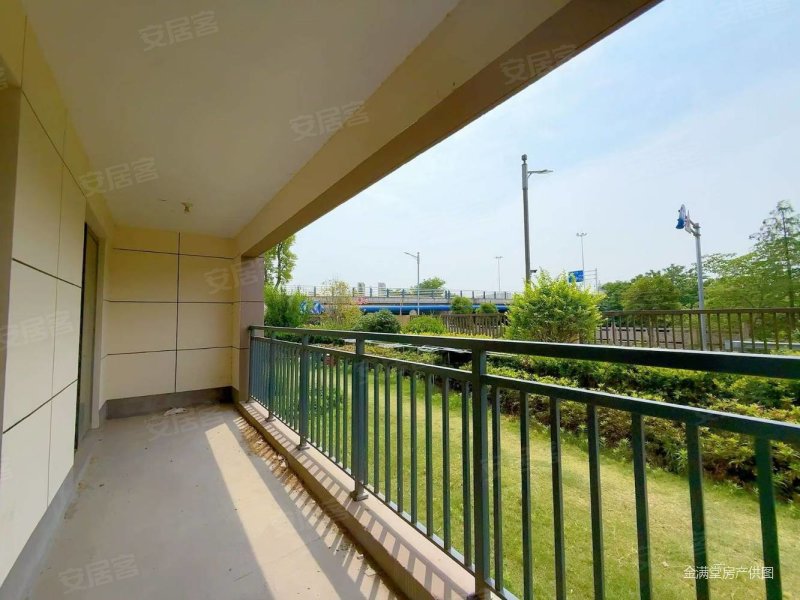 通银天泽府3室2厅2卫116㎡南北158万