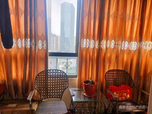 长富花园南北通透满五正规商品房双卫格局出行方便