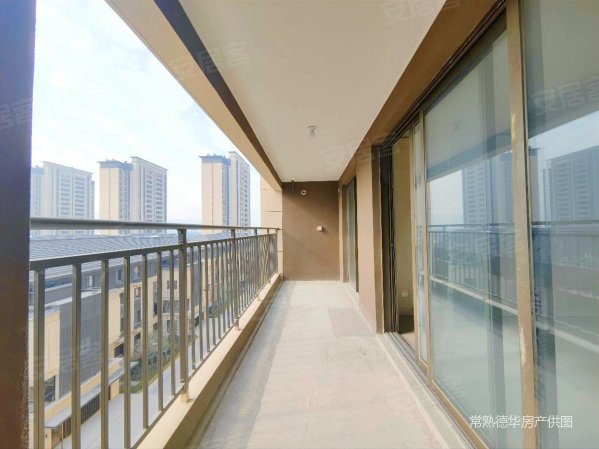 雅居乐山樾雅苑4室2厅3卫130.46㎡南北188万