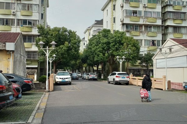 上海二手房 春港丽园 > 黄铮解读春港丽园小区设施