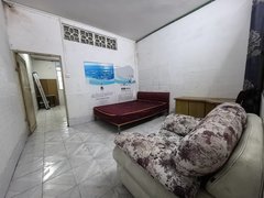 河池金城江金城江城区佳佳步行街，天桥旁单位房，步梯3楼。租金600元一个月。出租房源真实图片