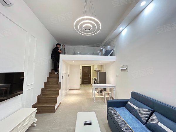 爱尚里彩乐荟无中介费 押一付一 杨家坪保利商圈 精装复式loft大一室