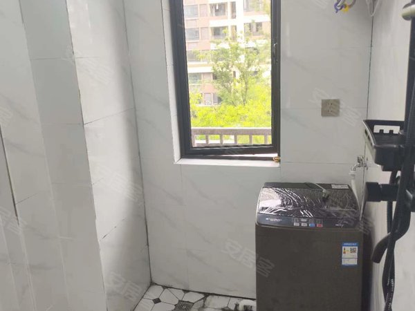 湖州安吉县递铺品汇芝华苑商会大厦旁，芝华苑（朝南带阳台）燃气做饭（押一付一）多套可选出租房源真实图片