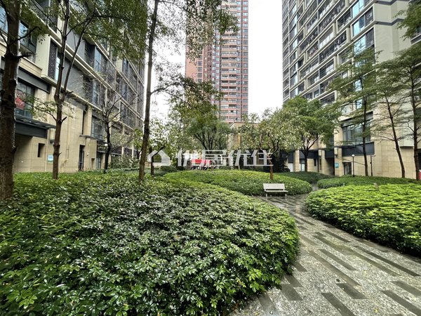 南宁西乡塘明秀路南宁八中教师宿舍精装押一付三整租2室41平八中宿舍