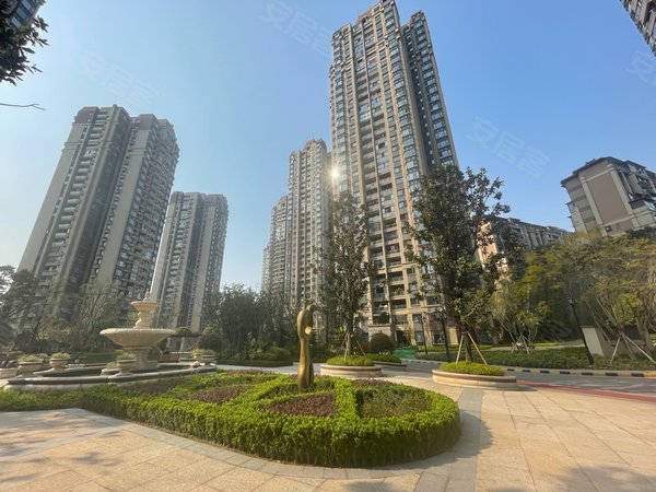 重庆渝北照母山恒大照母山山水城恒大山水城 新上精装三房 小区中庭