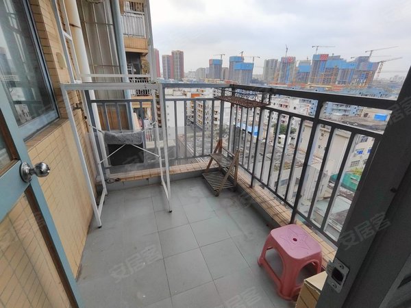 深圳宝安塘尾凤城花园超大一房一厅,11号线地铁口,独立大阳台,通燃气